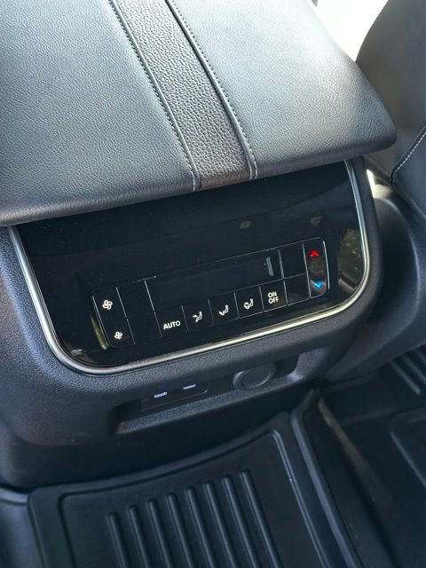 Used 2025 Nissan Armada SL AWD/4WD image 32