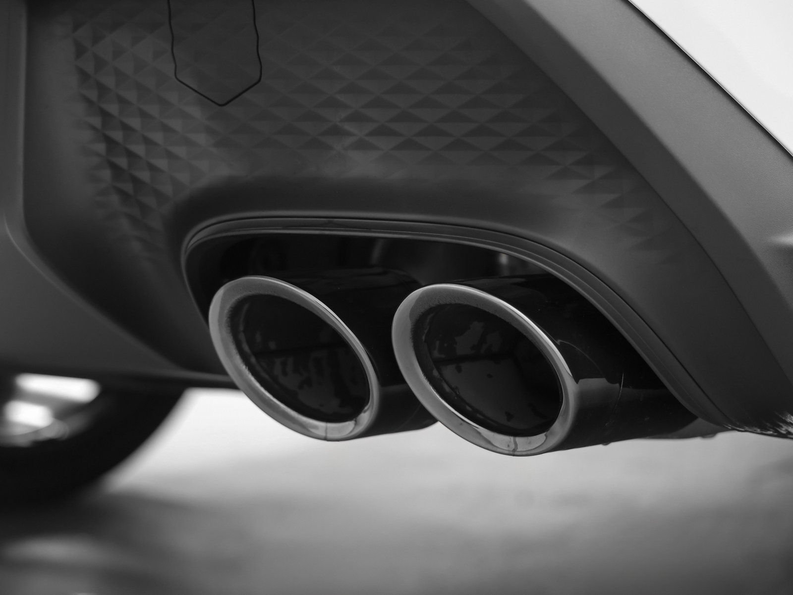 Certified 2026 Porsche Macan AWD/4WD image 17
