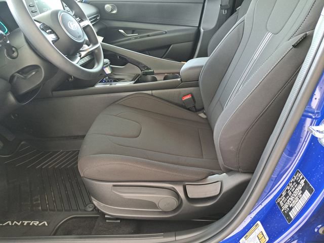 Used 2025 Hyundai Elantra Blue image 22