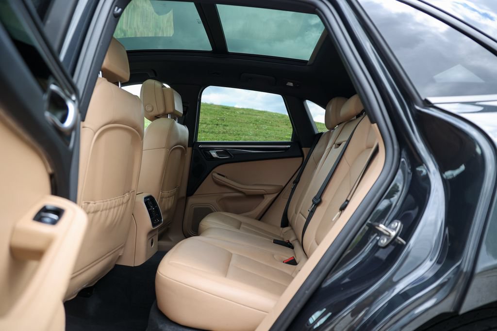 Certified 2023 Porsche Macan Turbo AWD/4WD image 46
