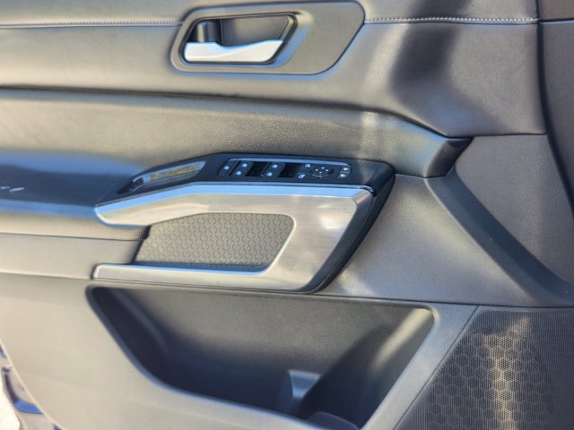 Used 2022 Nissan Pathfinder SL FWD image 27