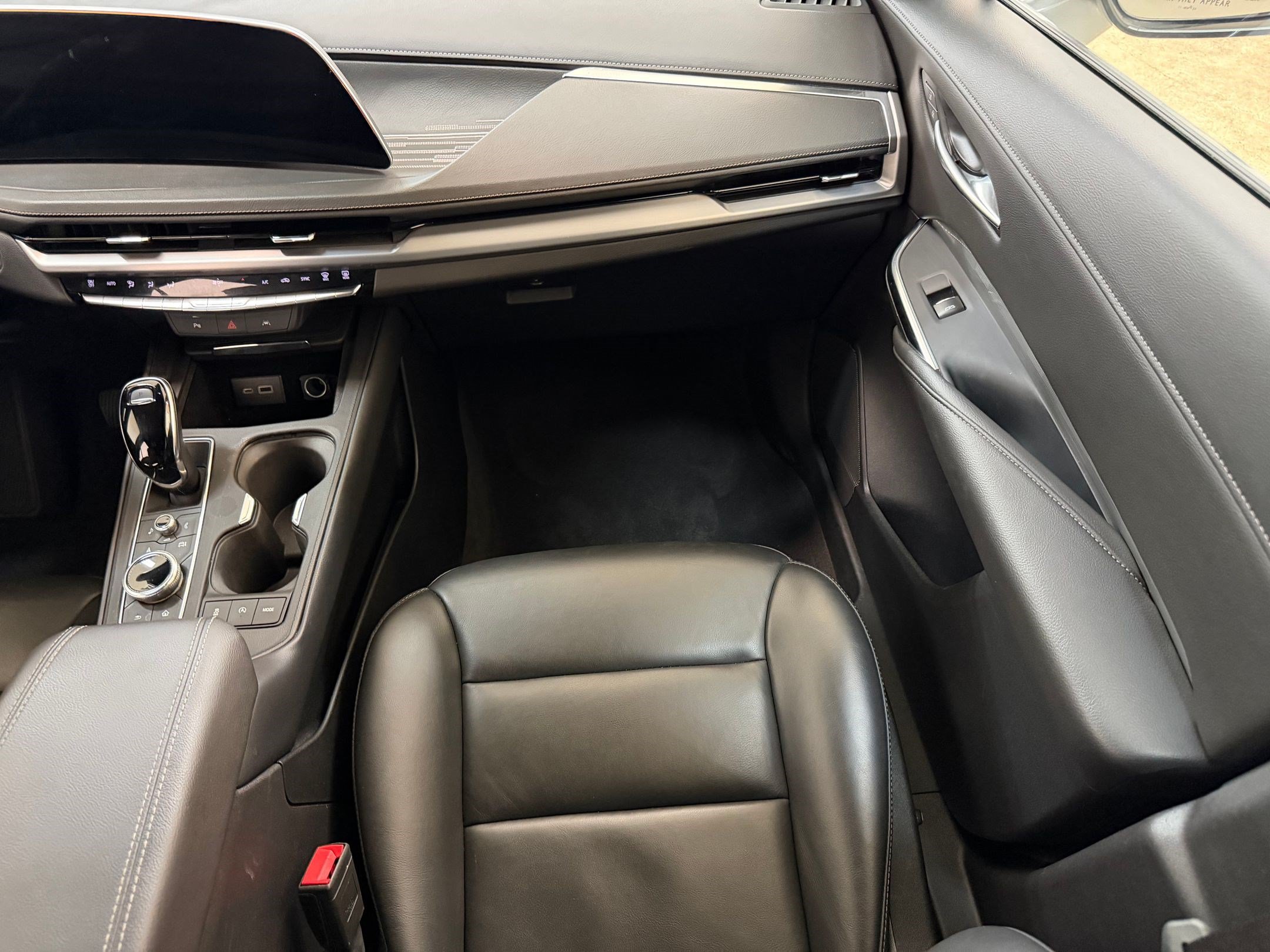 Certified 2025 Cadillac XT4 Premium Luxury AWD/4WD image 28