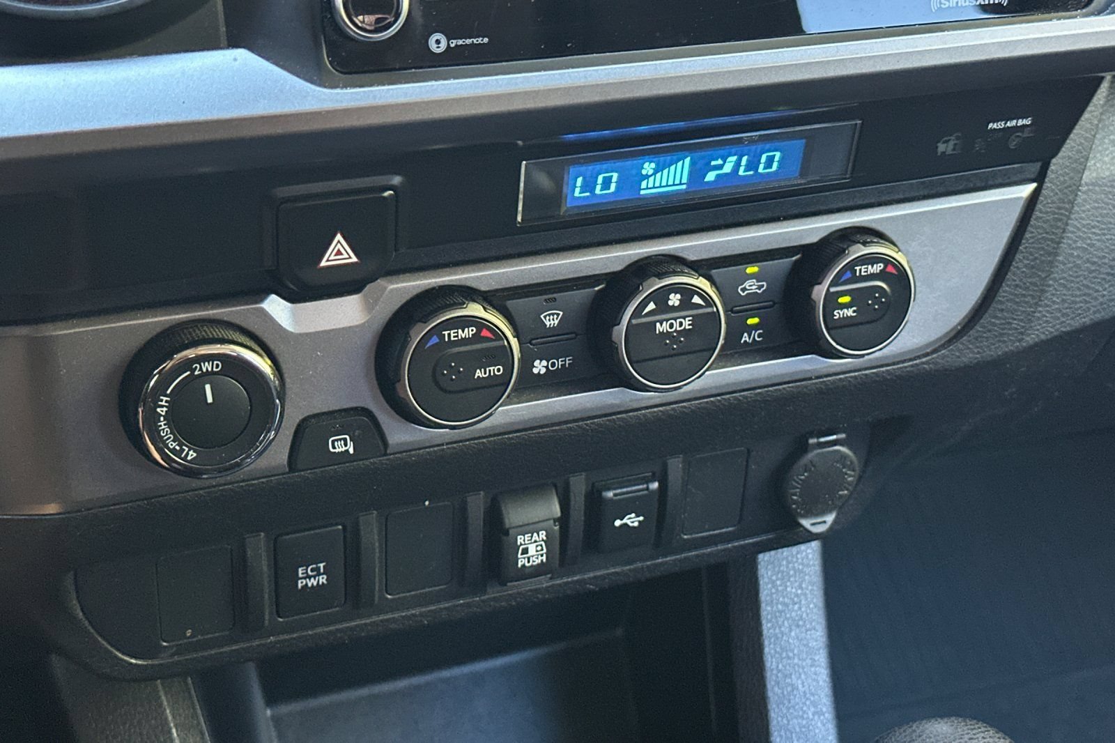 Used 2022 Toyota Tacoma SR5 AWD/4WD image 25