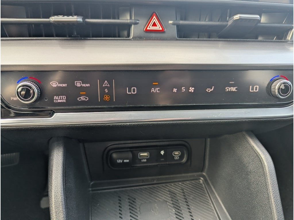 Used 2025 Kia Sportage EX w/ Premium Package FWD image 24