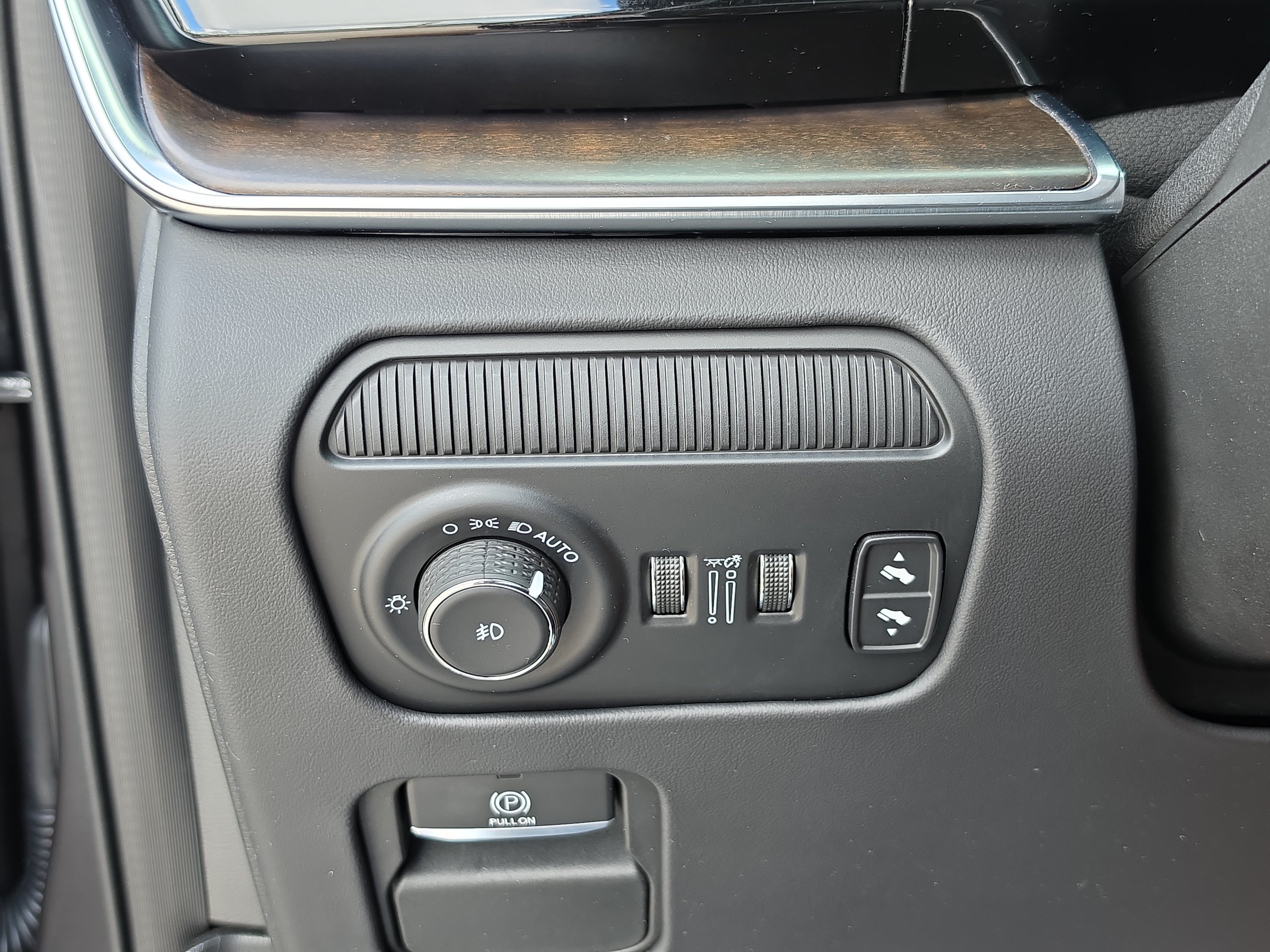 Used 2023 Jeep Grand Wagoneer Series II AWD/4WD image 31