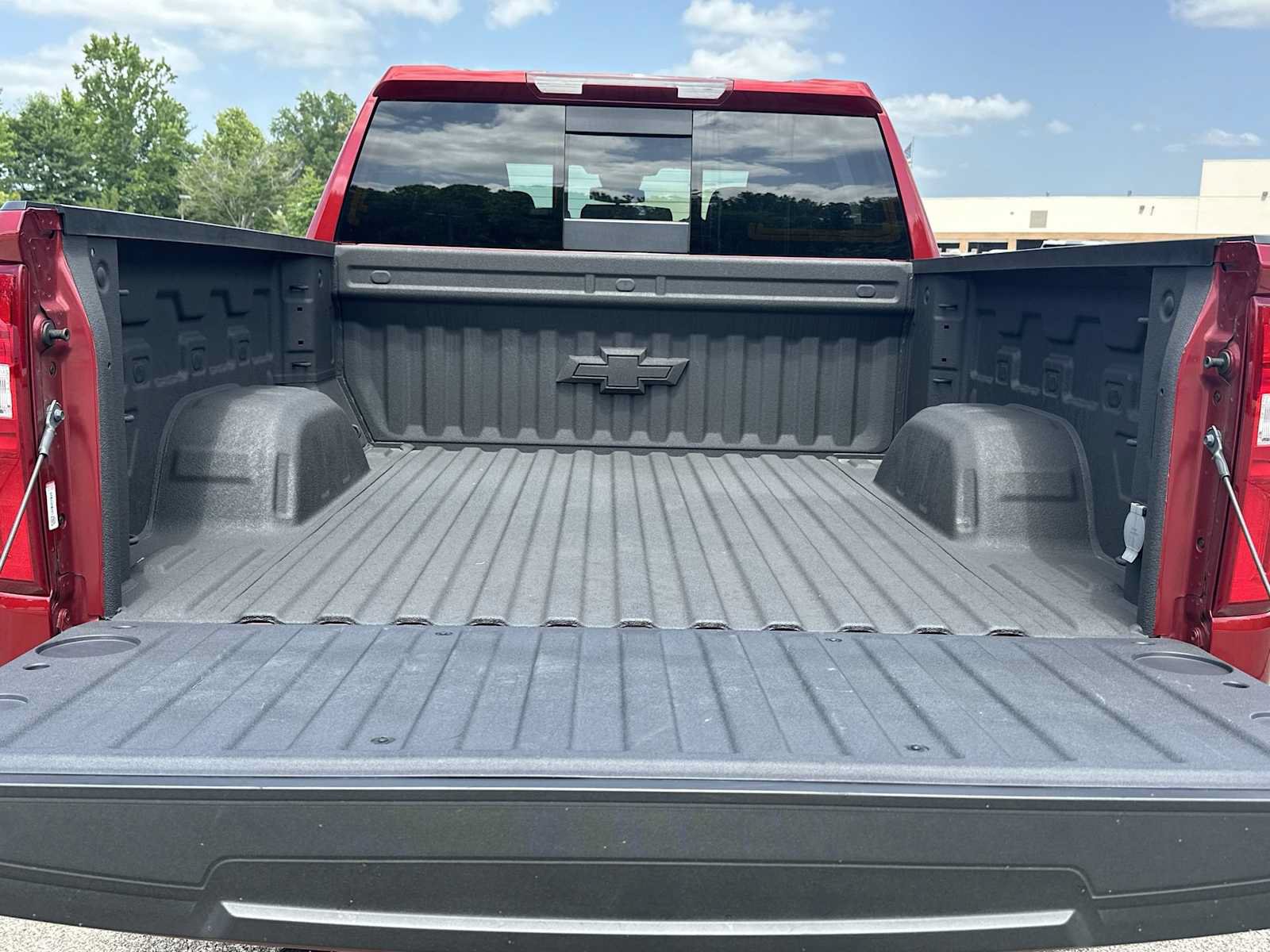 Certified 2025 Chevrolet Silverado 1500 RST AWD/4WD image 37