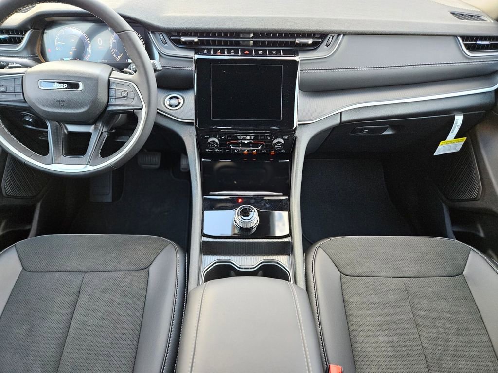 New 2025 Jeep Grand Cherokee Altitude image 14