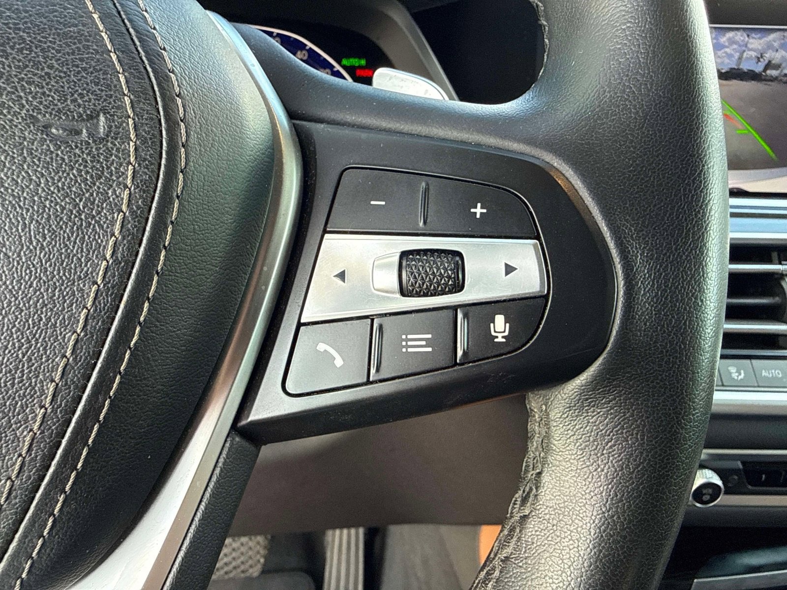 Used 2023 BMW X6 xDrive40i w/ Premium Package image 57