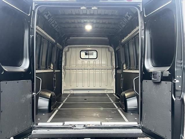 New 2025 RAM ProMaster 3500 w/ Quick Order Package 22G SLT image 21