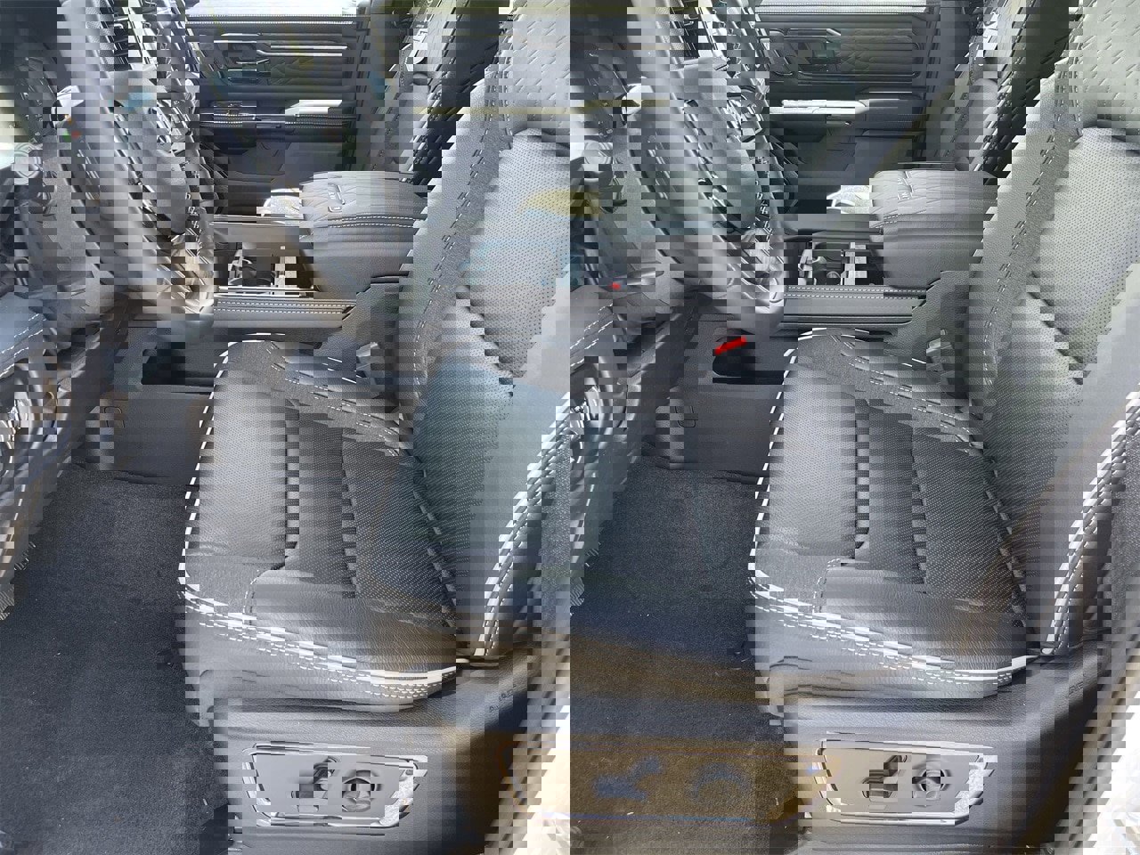 New 2025 RAM 1500 Limited image 21
