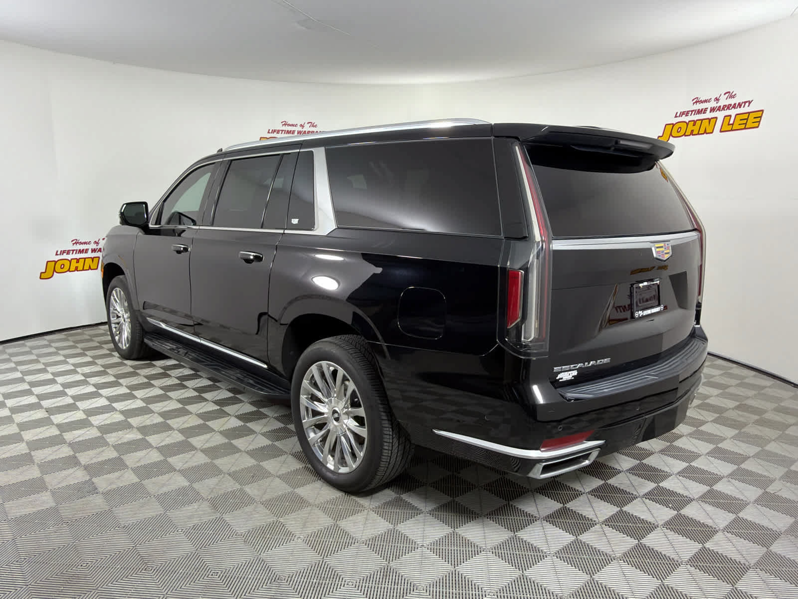 Used 2021 Cadillac Escalade ESV Premium Luxury RWD image 3