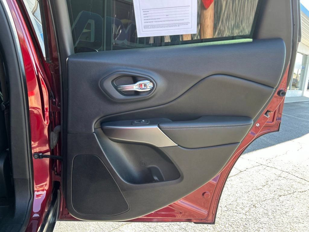 Used 2019 Jeep Cherokee Limited FWD image 48