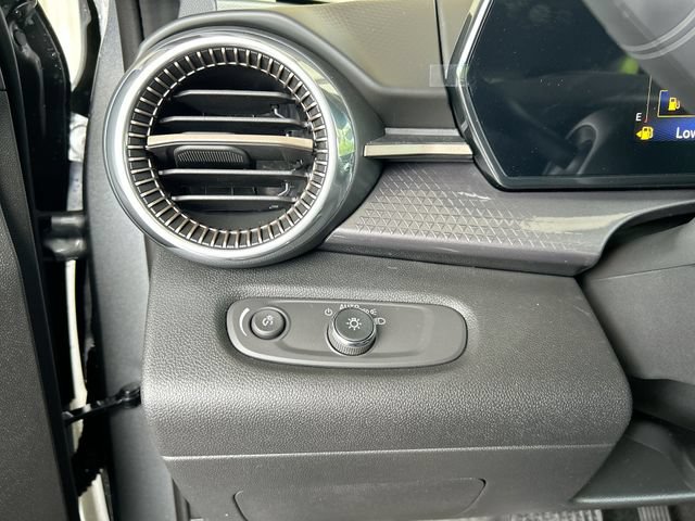 New 2026 Chevrolet Trax ACTIV w/ Sunroof Package FWD image 17