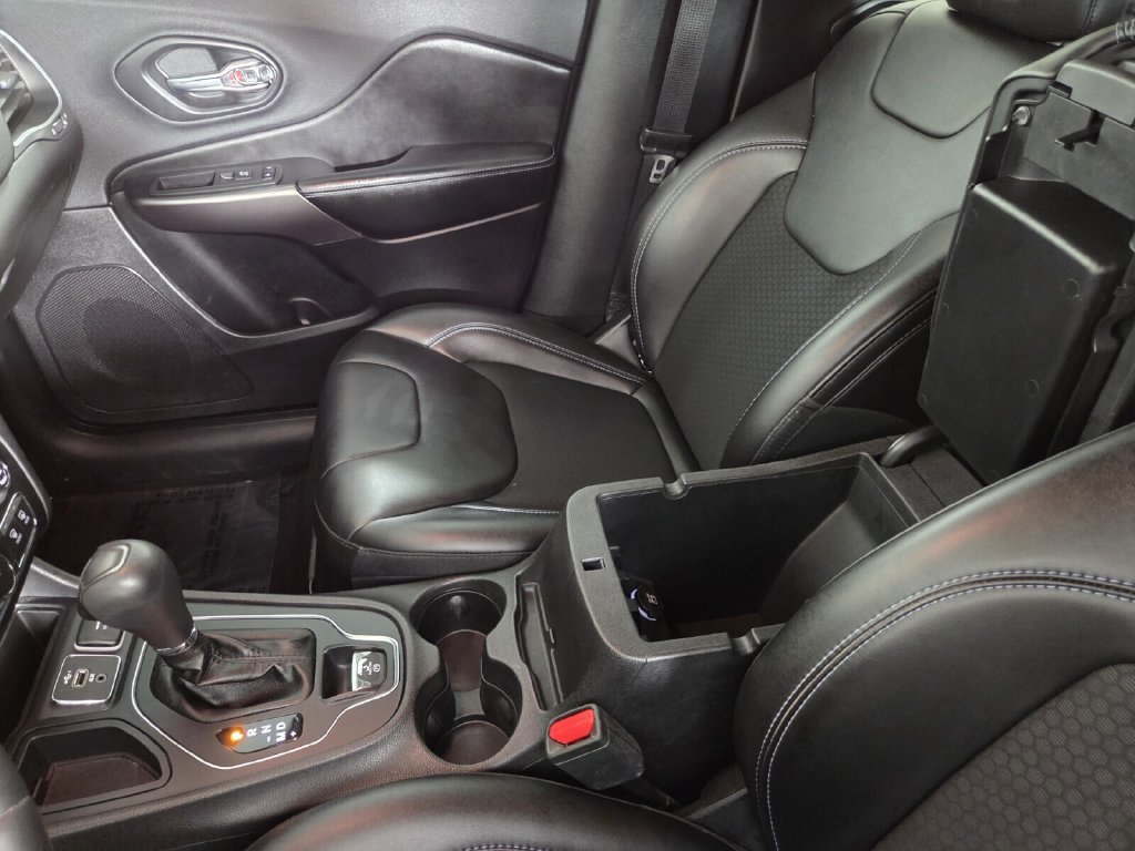 Used 2019 Jeep Cherokee Latitude Plus FWD image 21