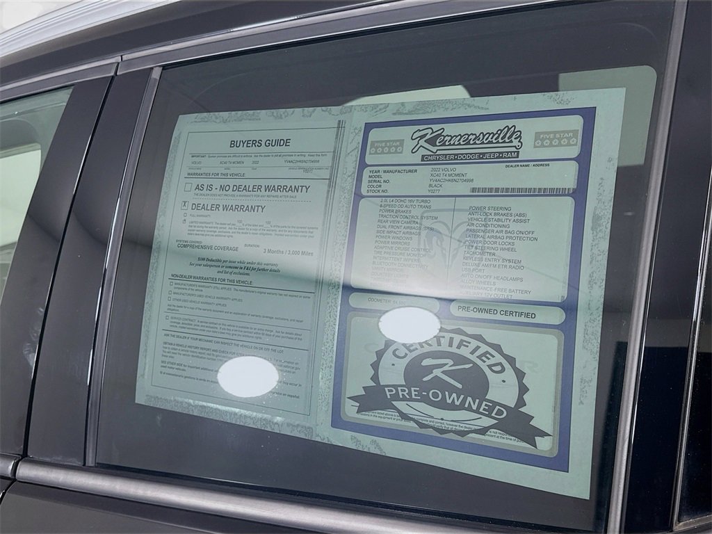 Used 2022 Volvo XC40 T4 Momentum image 36