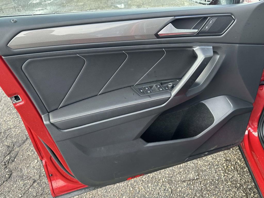 Certified 2023 Volkswagen Tiguan SE w/ Panoramic Sunroof Package image 18