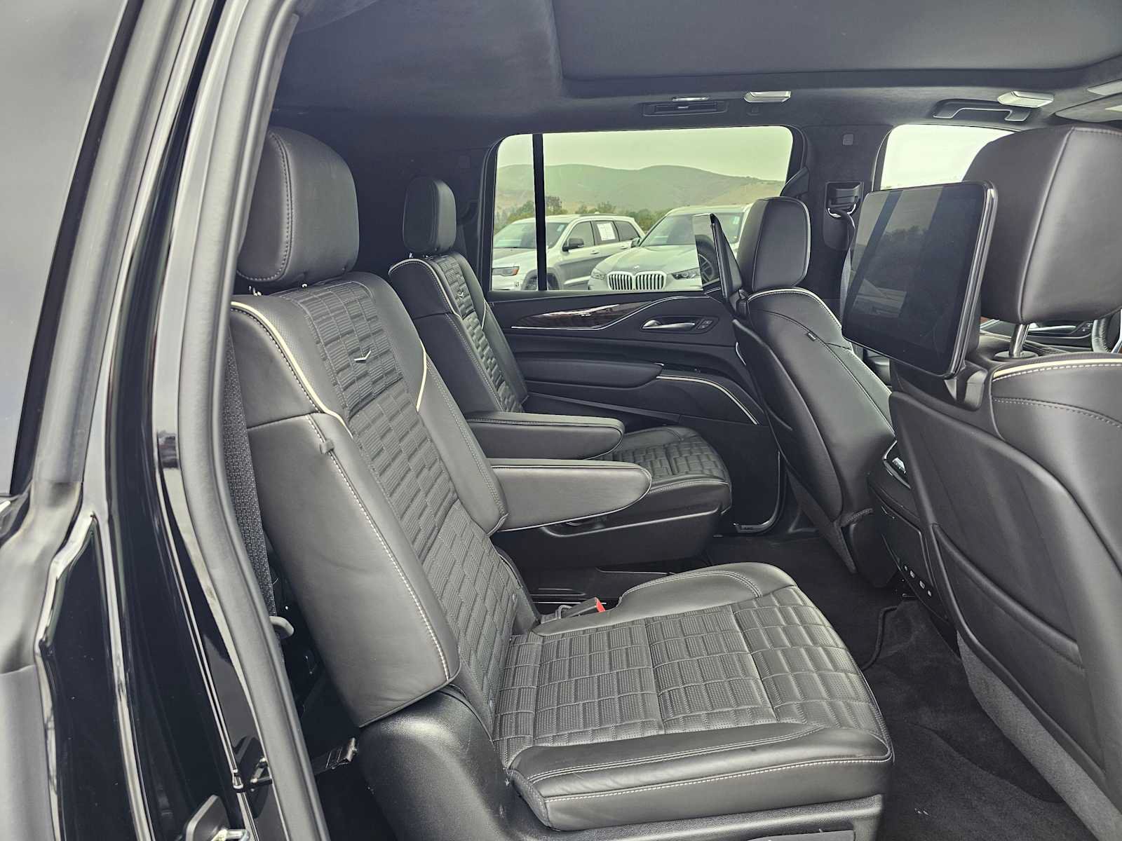 Used 2024 Cadillac Escalade ESV Premium Luxury Platinum AWD/4WD image 12