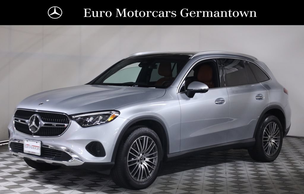 Used 2024 Mercedes-Benz GLC 300 4MATIC image 3