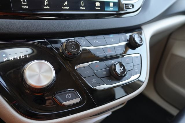 Used 2023 Chrysler Pacifica Touring-L FWD image 13