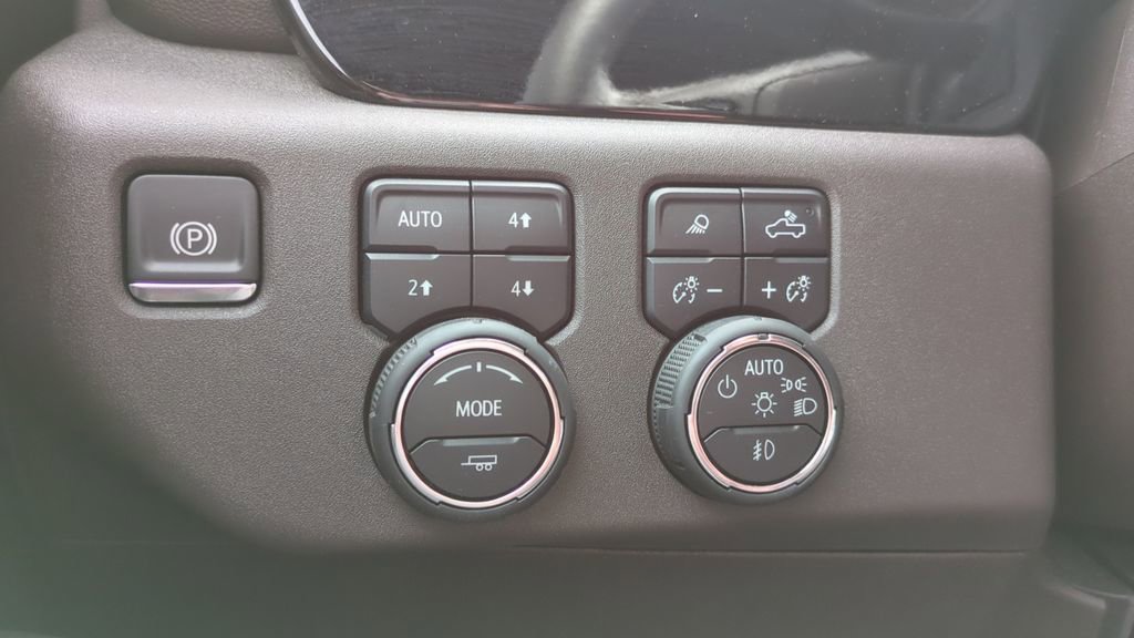 Used 2025 Chevrolet Silverado 2500 LTZ w/ LTZ Convenience Package image 24
