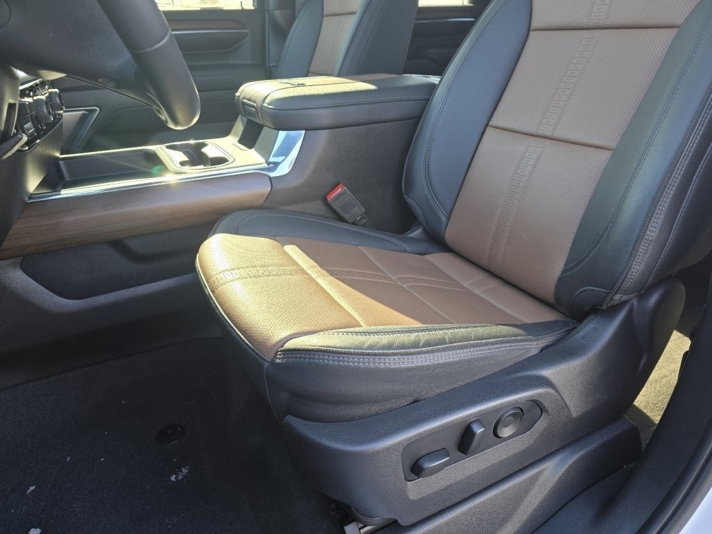 Certified 2024 Chevrolet Silverado 3500 High Country w/ High Country Premium Package image 22