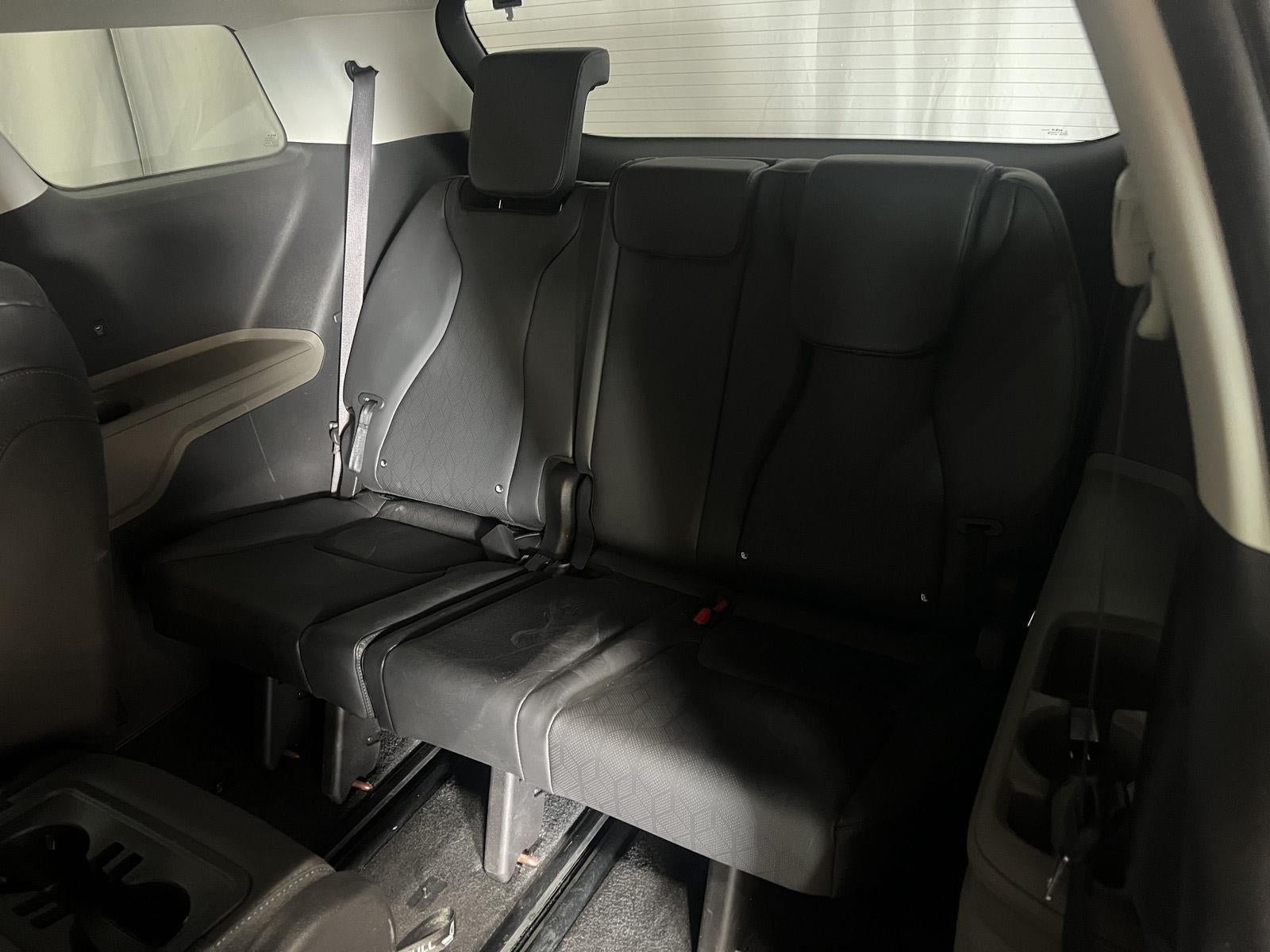 Used 2026 Kia Carnival FWD image 23