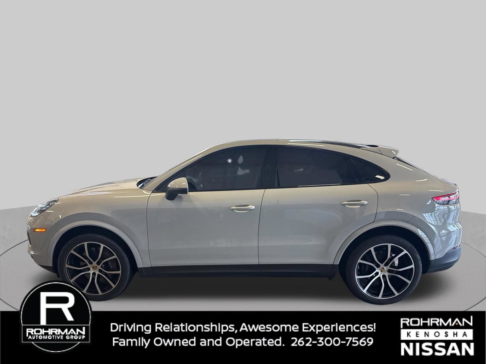 Used 2022 Porsche Cayenne Platinum Edition AWD/4WD image 2