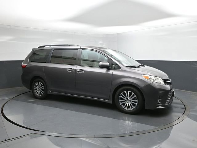 Used 2018 Toyota Sienna XLE FWD image 17