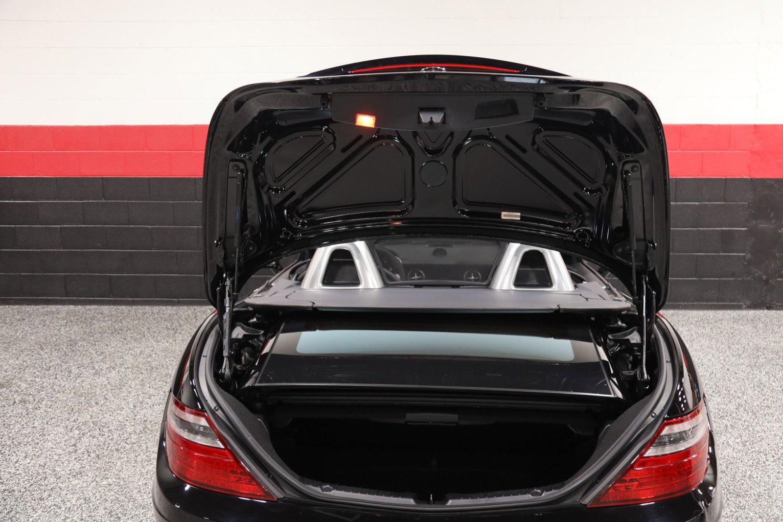 Used 2015 Mercedes-Benz SLK 55 AMG image 32
