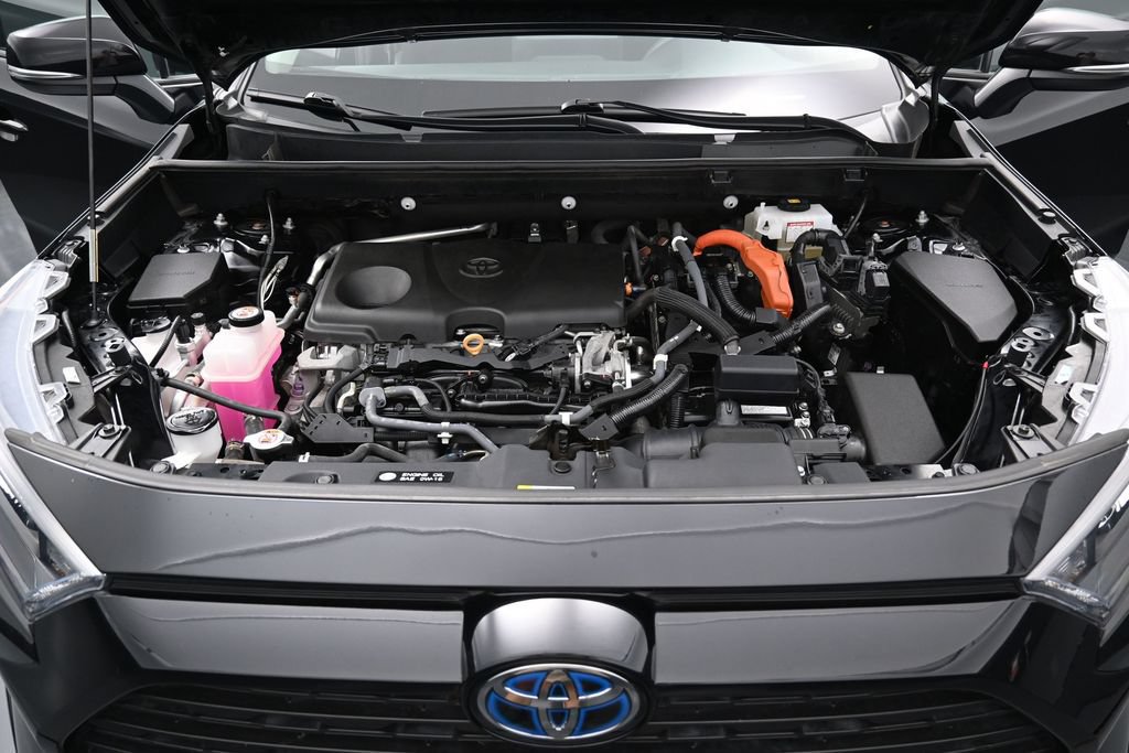 Certified 2020 Toyota RAV4 LE w/ Carpet Mat Package AWD/4WD image 33