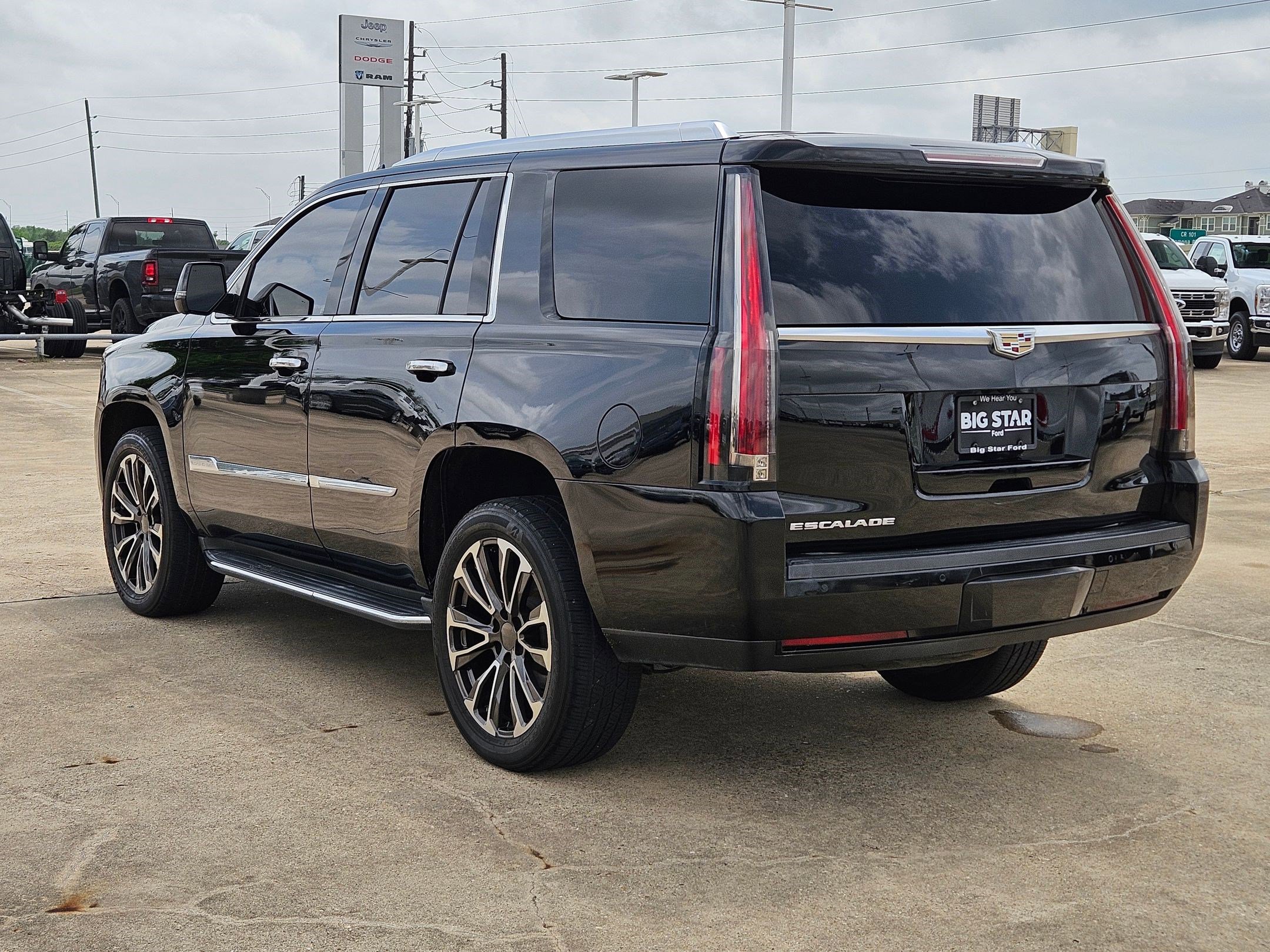 Used 2016 Cadillac Escalade Luxury AWD/4WD image 6