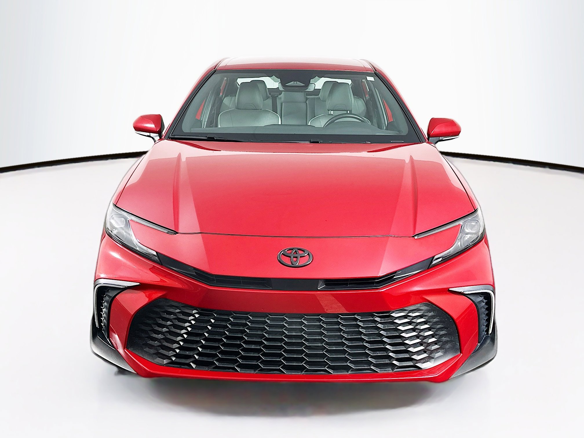 Used 2025 Toyota Camry SE image 2