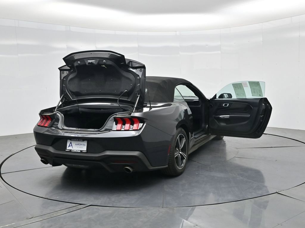 Used 2024 Ford Mustang Convertible image 4