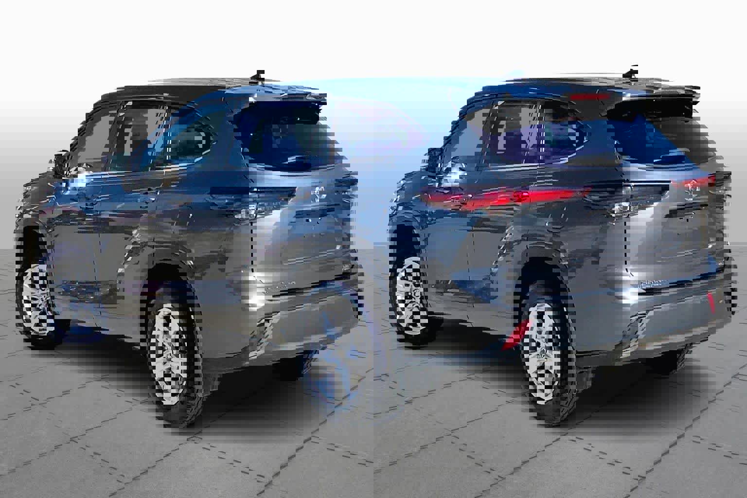 Used 2024 Toyota Highlander LE image 12