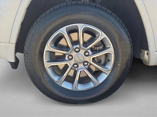 Used 2016 Jeep Grand Cherokee Overland w/ Advanced Technology Group AWD/4WD image 26