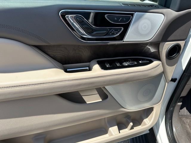 Used 2022 Lincoln Navigator Reserve image 27