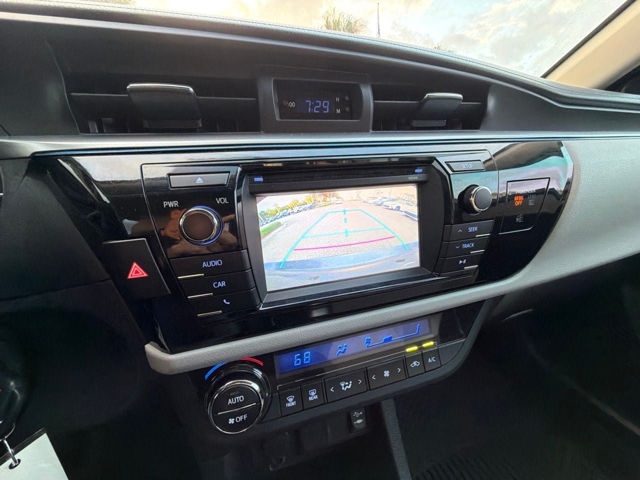 Used 2014 Toyota Corolla LE FWD image 9
