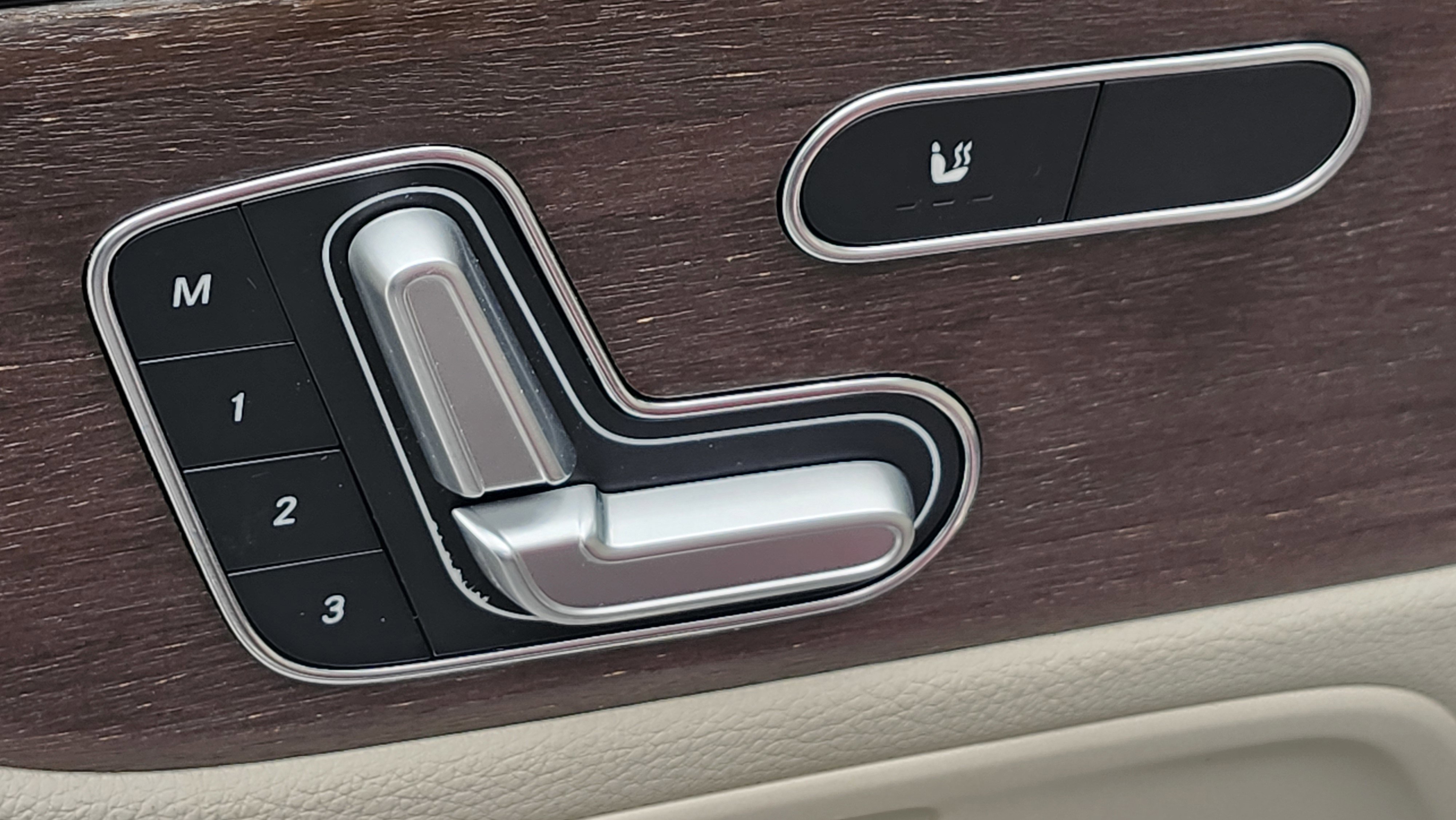 Used 2021 Mercedes-Benz GLA 250 4MATIC w/ Premium Package image 21