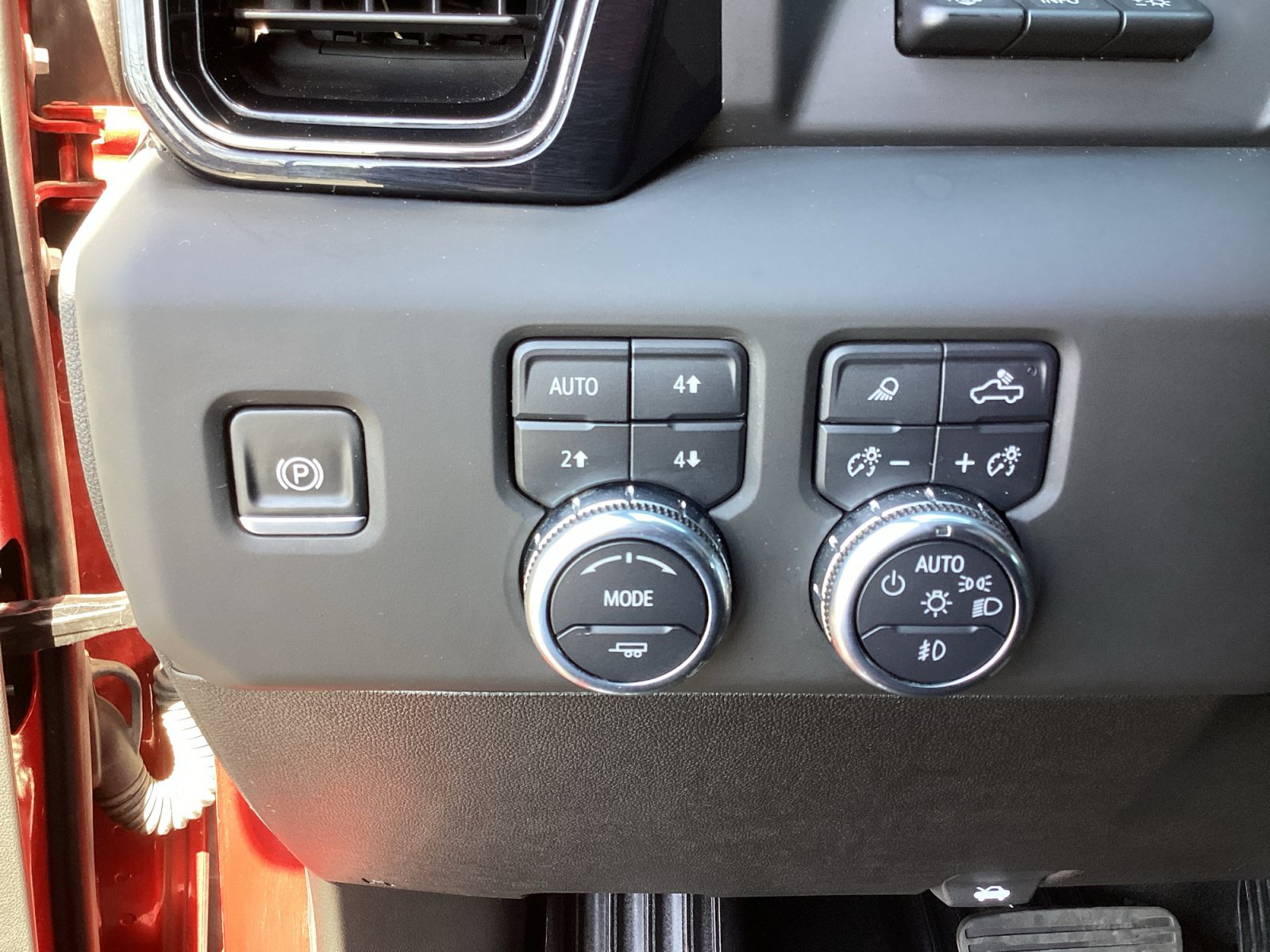 Used 2025 GMC Sierra 2500 AT4 w/ AT4 Premium Plus Package AWD/4WD image 35