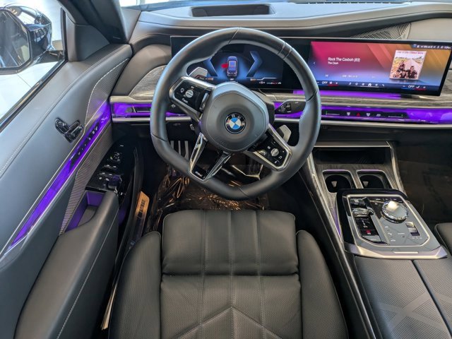 Used 2024 BMW 760i xDrive w/ Premium Package 2 image 13