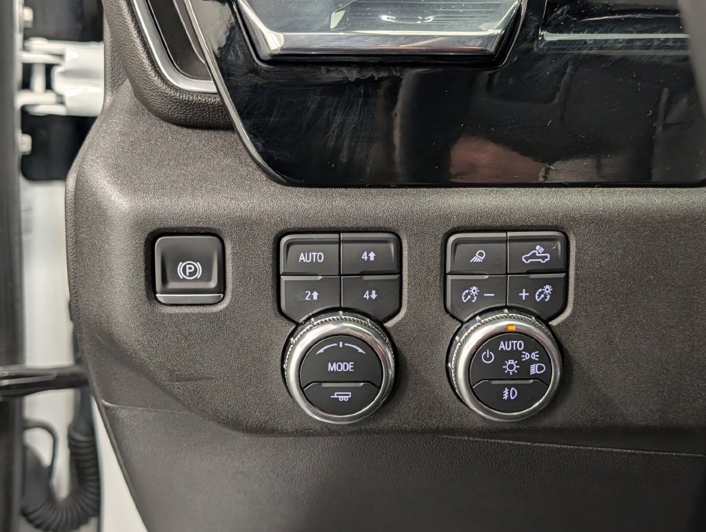 Used 2024 GMC Sierra 3500 SLT w/ SLT Convenience Package AWD/4WD image 21