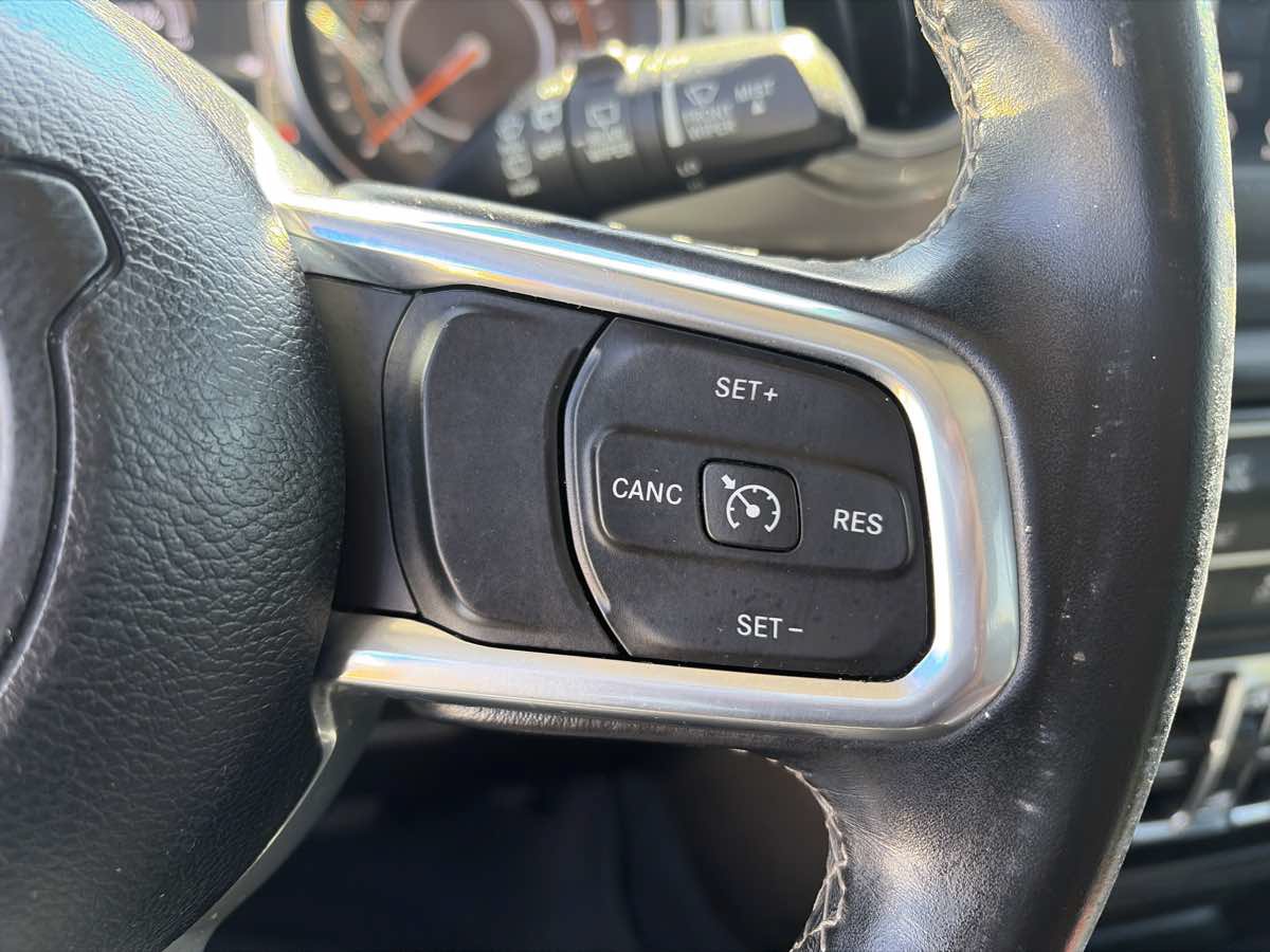 Used 2019 Jeep Wrangler Unlimited Sahara AWD/4WD image 36