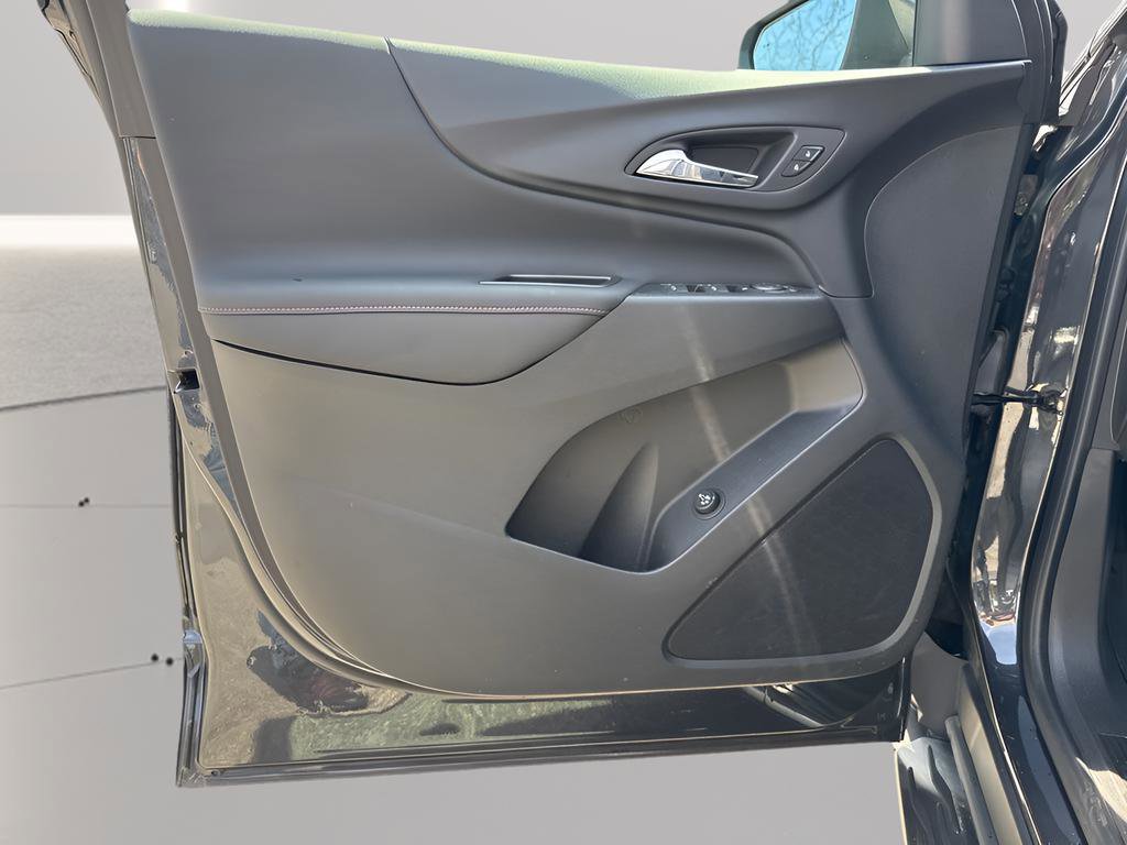 Used 2023 Chevrolet Equinox RS AWD/4WD image 18