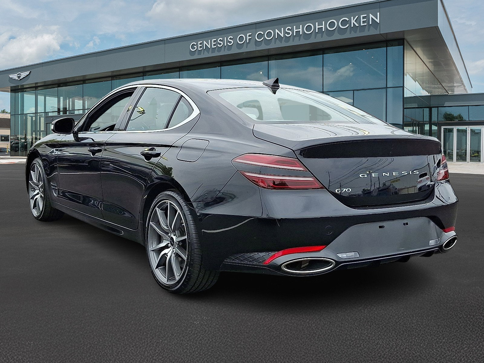 Used 2025 Genesis G70 2.5T image 4