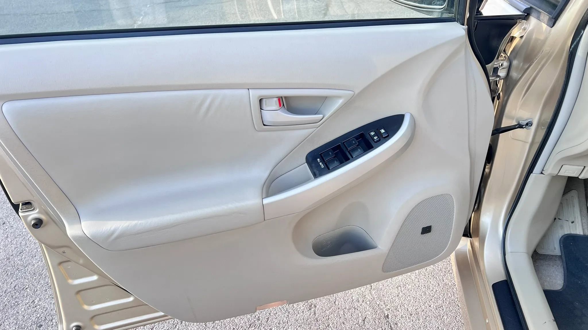 Used 2011 Toyota Prius Five w/ Advanced Technology Pkg image 12