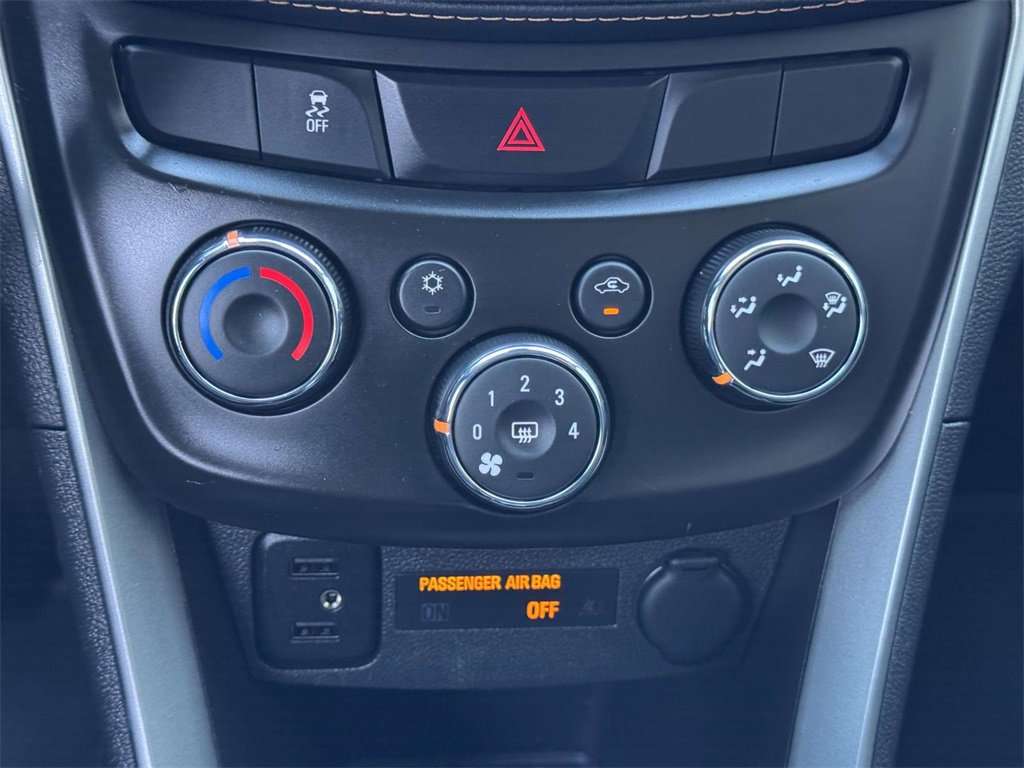 Used 2021 Chevrolet Trax LT w/ LT Convenience Package image 5