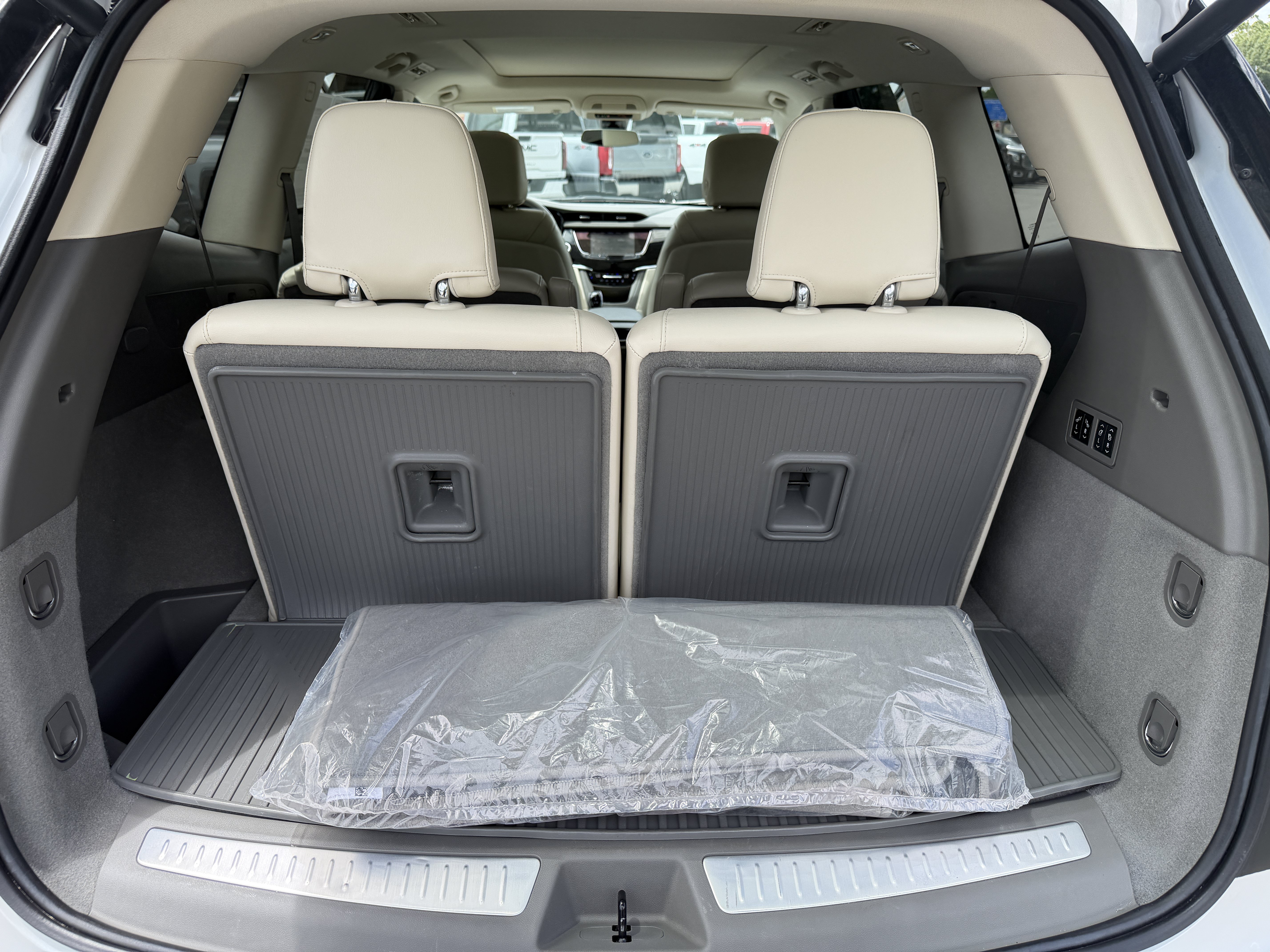 Used 2024 Cadillac XT6 Premium Luxury w/ LPO, Floor Liner Package AWD/4WD image 17