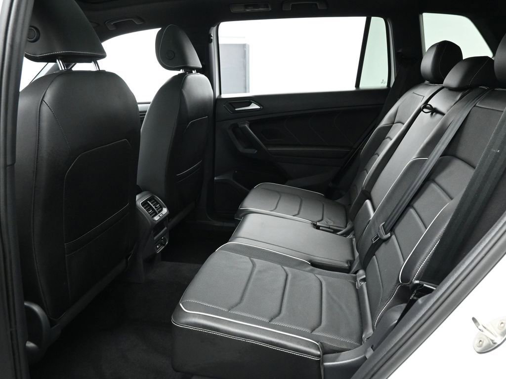 Used 2022 Volkswagen Tiguan SEL R-Line image 15