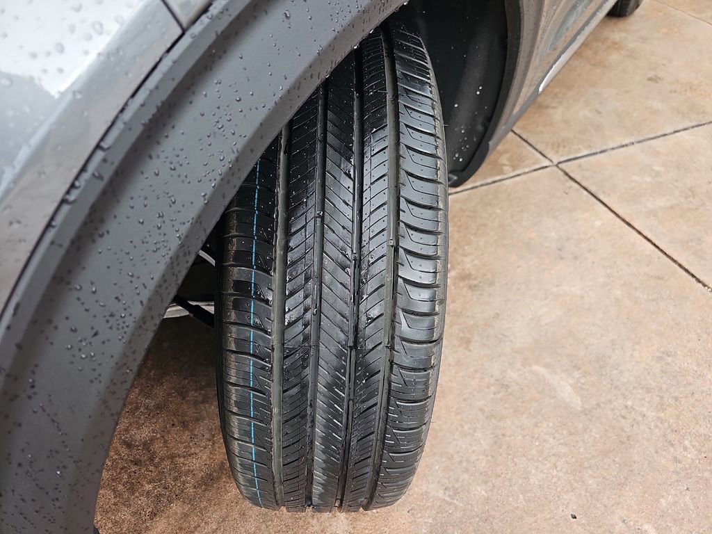 New 2025 Ford Explorer Active image 37