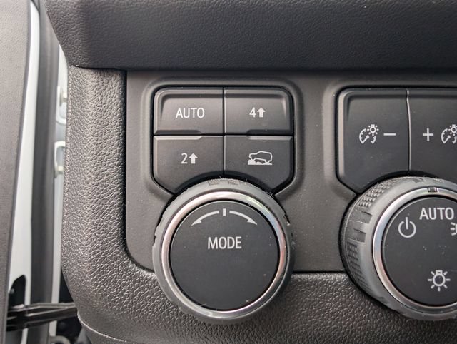 Used 2024 Chevrolet Suburban RST w/ Luxury Package AWD/4WD image 30